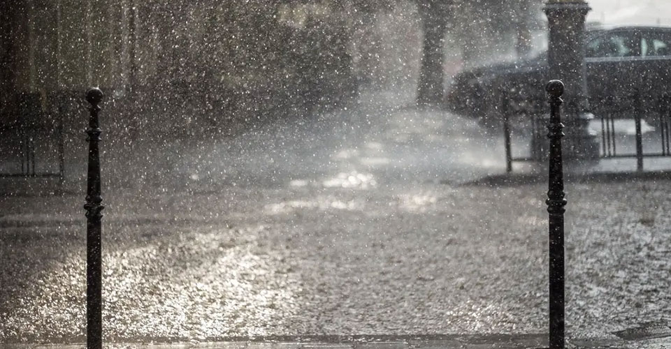 Mecca in Saudi Arabia Experiences Wind and Heavy Rain